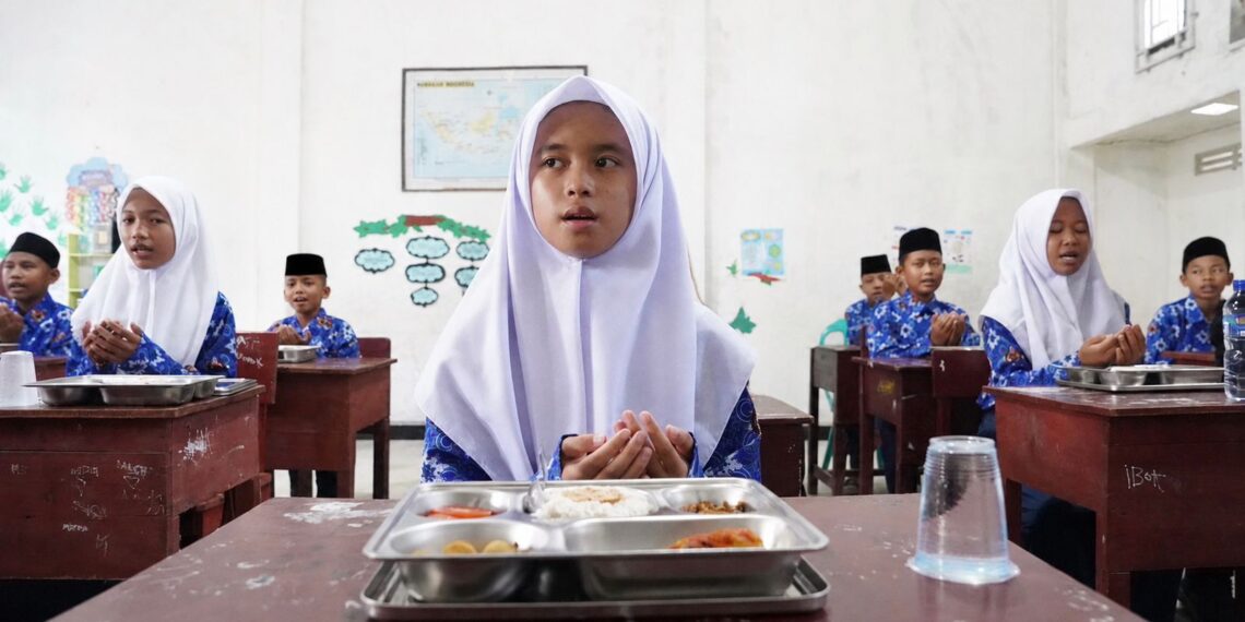 Santriwati penerima MBG.(Foto: Humas Kemenag)