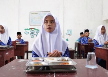Santriwati penerima MBG.(Foto: Humas Kemenag)