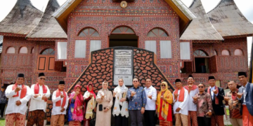 Menteri Pariwisata Widiyanti Putri Wardhana beserta jajaran kunjungi Desa Wisata Koto Gadang, Kabupaten Agam, Kamis (30/4/2026).(Foto: Humas Kemenpar)