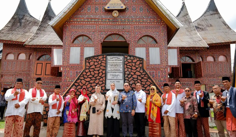 Menteri Pariwisata Widiyanti Putri Wardhana beserta jajaran kunjungi Desa Wisata Koto Gadang, Kabupaten Agam, Kamis (30/4/2026).(Foto: Humas Kemenpar)