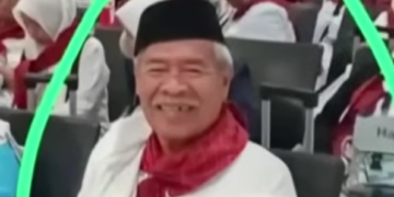 Pak Firdaus atau Muhammad Firdaus, usia 72 tahun, Kloter JKG-27..(Image: Istimewa)