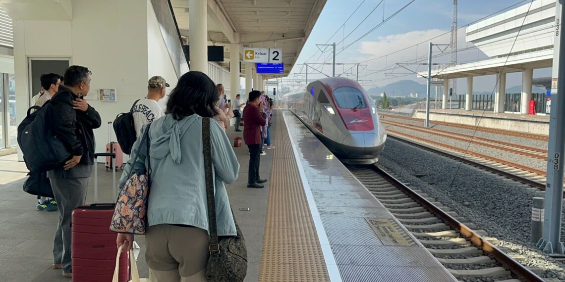 Stasiun Whoosh. Tiket Whoosh terjual banyak saat libur panjang.(Foto: Istimewa)