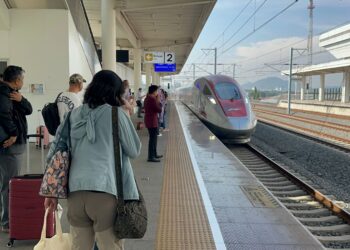 Stasiun Whoosh. Tiket Whoosh terjual banyak saat libur panjang.(Foto: Istimewa)
