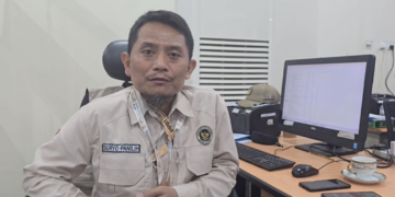 Kepala Seksi Layanan Akomodasi PPIH Arab Saudi Daker Makkah, Suryo Panilih menjelaskan larangan jemur pakaian di atap hotel.(Foto: Humas Kemenhaj)