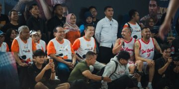 Wamenpora RI Taufik Hidayat ikut memeriahkan ajang Jogja Run D-City 2026 dengan menyaksikan pertandingan Basket Celebrity Match di GIK UGM, Sleman, Minggu (24/5) pagi.(foto: Nurohman/kemenpora.go.id)