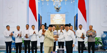 Presiden Prabowo Subianto menerima Komisi Percepatan Reformasi Polri (KPRP) di Istana Merdeka, Jakarta, pada Selasa, 5 Mei 2026. (Foto: BPMI Setpres)