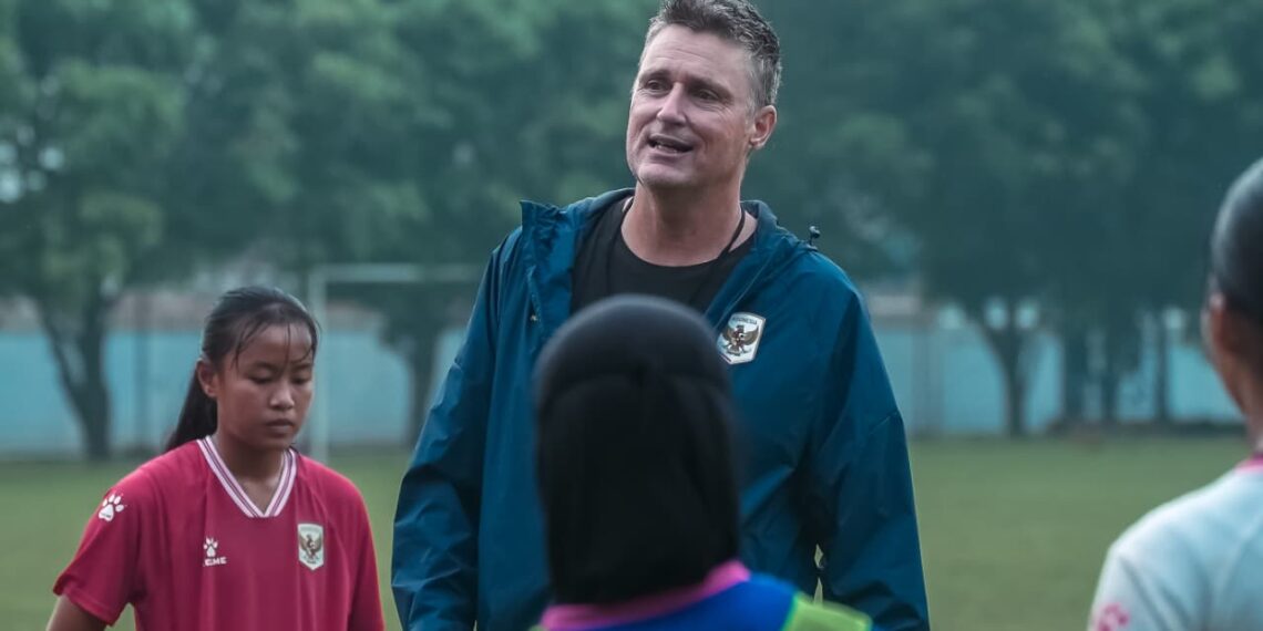 Pelatih Timas U17 Putri Indonesia, Timo Scheunemann.(Foto: Humas PSSI)