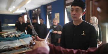 Wali Kota Bogor, Dedie A. Rachim, meninjau kesiapan Museum Pajajaran, Batutulis, Kamis (7/5/2026) sebagai salah satu rangkaian kesiapan Kirab Milangkala Tatar Sunda.(Foto: Humas Pemkot Bogor)
