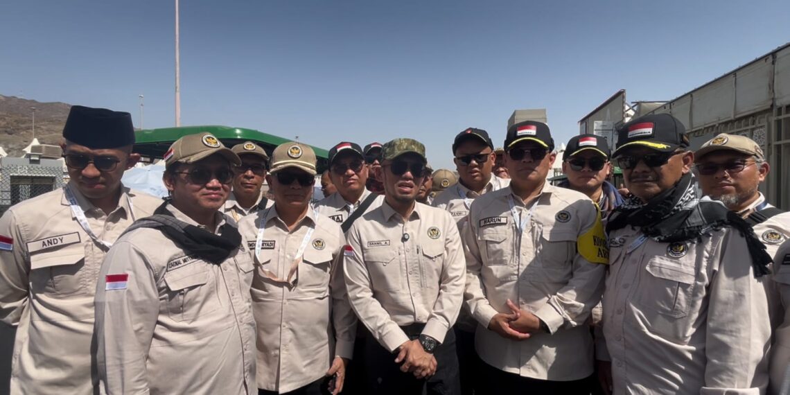 Wakil Menteri Haji dan Umrah (Wamenhaj) Republik Indonesia, Dahnil Anzar Simanjuntak (tengah) bersama jajaran.(Foto: Humas Kemenhaj)