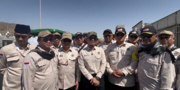 Wakil Menteri Haji dan Umrah (Wamenhaj) Republik Indonesia, Dahnil Anzar Simanjuntak (tengah) bersama jajaran.(Foto: Humas Kemenhaj)