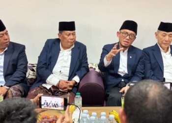 Wakil Menteri Haji dan Umrah Dahnil Anzar Simanjuntak (kedua kanan) menjelaskan soal data pembayaran dam oleh jemaah haji.(Foto: Humas Kemenhaj)