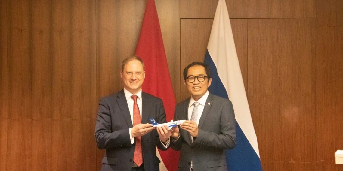 Wakil Menteri Perindustrian Faisol Riza dan Wakil Menteri Perindustrian dan Perdagangan Federasi Rusia Alexey Vladimirovich Gruzdev.Kerjasama industri strategis Indonesia dan Rusia makin kuat seiring dengan hubungan diplomatik yang terjalin erat antara Indonesia dan Rusia.(Foto: Kemenperin)