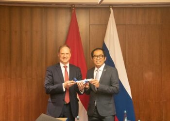 Wakil Menteri Perindustrian Faisol Riza dan Wakil Menteri Perindustrian dan Perdagangan Federasi Rusia Alexey Vladimirovich Gruzdev.Kerjasama industri strategis Indonesia dan Rusia makin kuat seiring dengan hubungan diplomatik yang terjalin erat antara Indonesia dan Rusia.(Foto: Kemenperin)