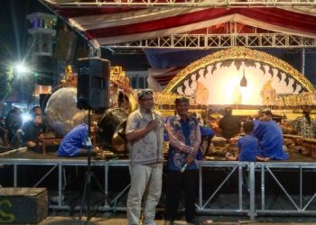 Wayang Kulit Gegesik hadir di Alun-alun Kecamatan Gegesik, Kabupaten Cirebon.(Foto: Humas Pemkab Cirebon)