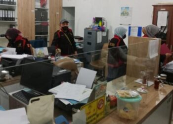 Proses penggeledahan kantor DPRD Kabupaten Indramayu oleh Tim Kejati Jawa Barat.(Foto:Istimewa).