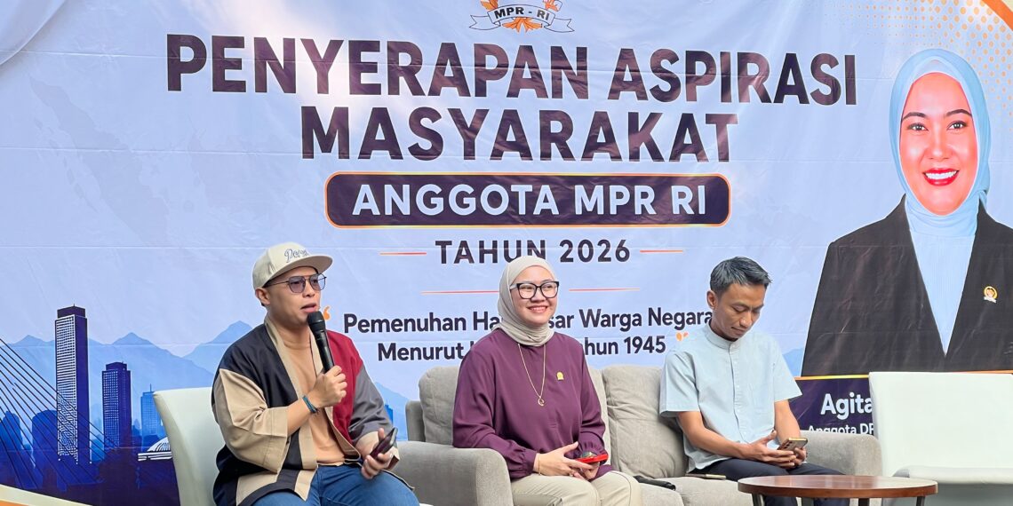Anggota Komite III Dewan Perwakilan Daerah (DPD) Republik Indonesia (RI) Daerah Pemilihan Jawa Barat (Jabar) Agita Nurfianti melakukan kegiatan Penyerapan Aspirasi Masyarakat bersama Lembaga Lanjut Usia Indonesia, Kamis (18/6), di Kecamatan Lengkong, Bandung.(Foto: Istimewa)