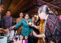 Wakil Menteri Pariwisata (Wamenpar) Ni Luh Puspa mengunjungi salah satu stan di Bali Wellness and Beauty Expo 2026.(Foto: Humas Kemenpar)