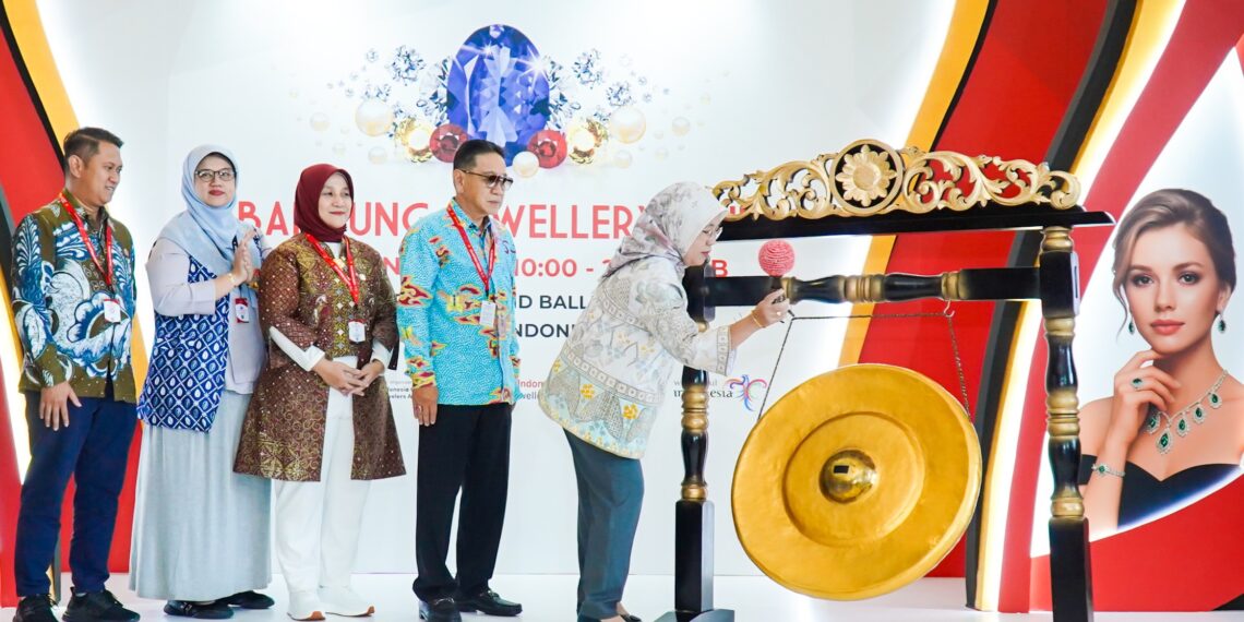 Salah satu moment di Bandung Jewellery Fair (BJF) 2026 yang berlangsung pada 11–14 Juni 2026. Kemenperin menyebutkan ekspor perhiasan Indonesia tembus USD 9 miliar.(Foto: Dok. Kemenperin)