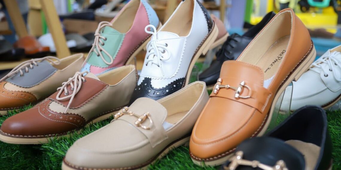 Belanja sepatu produk UMKM Kota Bandung