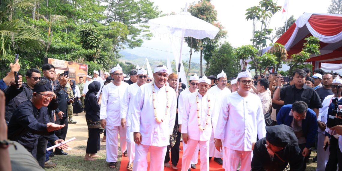 Hari Jadi Bogor 544 menjadi momentum kuat untuk lebih memeratakan lagi pembangunan kata Bupati Bogor Rudy Susmanto yang hadir dalam Rapat Paripurna Istimewa Hari Jadi Bogor (HJB) ke-544 di Lapangan Citalahab, Desa Malasari, Kecamatan Nanggung, Rabu (3/6).(Foto: Humas Pemkab Bogor)
