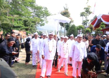 Hari Jadi Bogor 544 menjadi momentum kuat untuk lebih memeratakan lagi pembangunan kata Bupati Bogor Rudy Susmanto yang hadir dalam Rapat Paripurna Istimewa Hari Jadi Bogor (HJB) ke-544 di Lapangan Citalahab, Desa Malasari, Kecamatan Nanggung, Rabu (3/6).(Foto: Humas Pemkab Bogor)