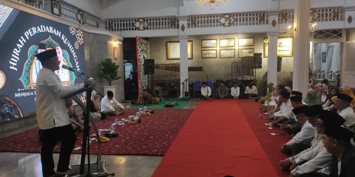 Bupati Kuningan Dian Rachmat Yanuar di acara Ngariung Muharam 1448 H.(Foto: Humas Pemkab Kuningan)