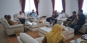 Bupati Sumedang Dony Ahmad Munir melakukan pertemuan dengan Kadin Jabar membahas ekonomi dan investasi.(Foto: Humas Pemkab Sumedang)