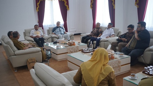 Bupati Sumedang Dony Ahmad Munir melakukan pertemuan dengan Kadin Jabar membahas ekonomi dan investasi.(Foto: Humas Pemkab Sumedang)