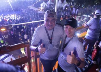 Bupati Bogor Rudy Susmanto (kiri) dan Wali Kota Bogor Dedie A. Rachim saat soft opening Skywalk Tegar Beriman yang menjadi bagian dari rangkaian pembukaan Kabogor Fest.(Foto: Humas Pemkab Bogor)
