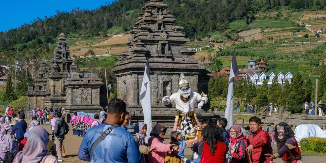 Candi Arjuno di kawasan wisata Dieng.(Dok. Kemenpar)
