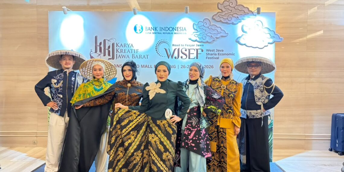 Dewan Kerajinan Nasional Daerah (Dekranasda) Kabupaten Kuningan menorehkan prestasi membanggakan dengan meraih Juara Terselaras Anugerah Promosi Digital Terbaik pada ajang Pameran Pekan Kerajinan Jawa Barat (PKJB) 2026.(Foto: Humas Pemkab Kuningan)