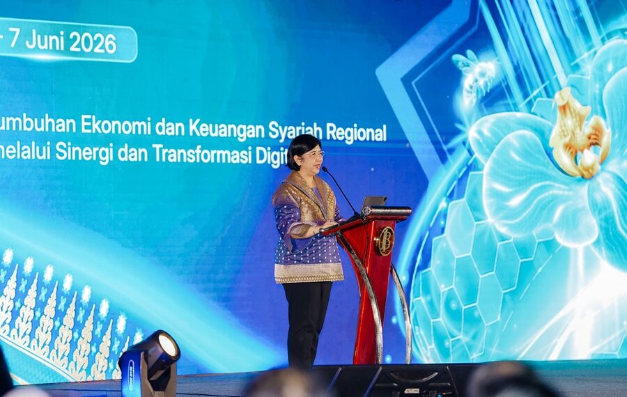 Deputi Gubernur Senior Bank Indonesia, Destry Damayanti, saat membuka Festival Ekonomi Syariah (FESyar) Sumatera 2026 di Palembang (5/6).(Foto: Humas Bank Indonesia)