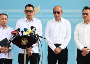 Direktur Utama PT PLN (Persero) Darmawan Prasodjo beserta jajaran menjelaskan soal pemadaman bergilir.(Foto: Setneg)