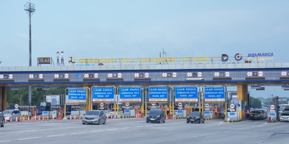Kendaraan masuk Jabotabek di Gerbang Tol Cikampek.(Humas Jasa Marga)