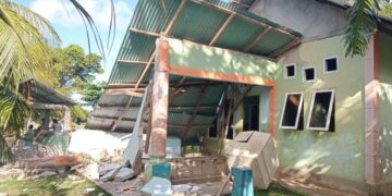 Foto : Kerusakan Gereja Masehi Injili Sangihe Talaud (GMIST) dan rumah warga akibat terdampak gempabumi Magnitudo 7.7 pada Senin (8/6). (BPBD Provinsi Sulawesi Utara)