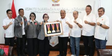 Ketua Umum Pengurus Besar Federasi Gimnastik Indonesia (PB FGI), Ita Yuliati, beserta jajarannya menghadap Ketua Umum Komite Olahraga Nasional Indonesia (KONI) Pusat, Letjen TNI Purn Marciano Norman, pada Rabu, 3 Juni 2026 di Kantor KONI Pusat Senayan.(Foto: Humas KONI Pusat)