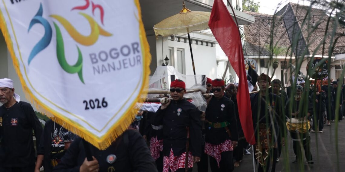 Kirab Pusaka Kujang dalam rangkaian kegiatan Babakti Tugu Kujang saat Hari Jadi Bogor 544.(Foto: Humas Pemkot Bogor)