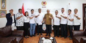 Kepada Pengurus KONI Kaltim, Ketum KONI Pusat Letjen TNI Purn Marciano Norman menyerukan agar pengurus menempatkan diri sebagai pelayan atlet.(Foto: Humas KONI Pusat)