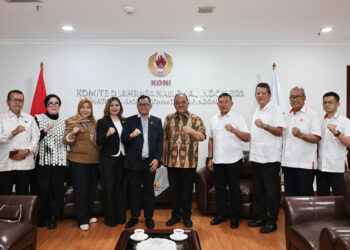 Ketua Umum Komite Olahraga Nasional Indonesia (KONI) Pusat Letjen TNI Purn Marciano Norman menerima Pengurus Besar Asosiasi Bola Tangan Indonesia (PB ABTI).(Foto: KONI Pusat)
