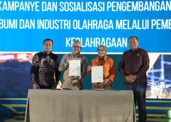 Kemenpora RI resmi menandatangani Perjanjian Kerja Sama (PKS) dengan Direktorat Jenderal Energi Baru, Terbarukan, dan Konservasi Energi (EBTKE) Kementerian ESDM RI pada Jumat (26/6) di Hotel Ritz Carlton Kuningan, Jakarta. (foto:dok/deputi4)
