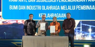 Kemenpora RI resmi menandatangani Perjanjian Kerja Sama (PKS) dengan Direktorat Jenderal Energi Baru, Terbarukan, dan Konservasi Energi (EBTKE) Kementerian ESDM RI pada Jumat (26/6) di Hotel Ritz Carlton Kuningan, Jakarta. (foto:dok/deputi4)