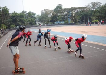 Komunitas olahraga sepatu roda B-Blade.(Foto: Humas Pemkot Bandung)