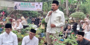 Bupati Sumedang Dony Ahmad Munir yang merupakan cucu Mama Syatibi menyampaikan sambutan pada Haul Mama Syatibi.(Foto: Humas Pemkab Sumedang)