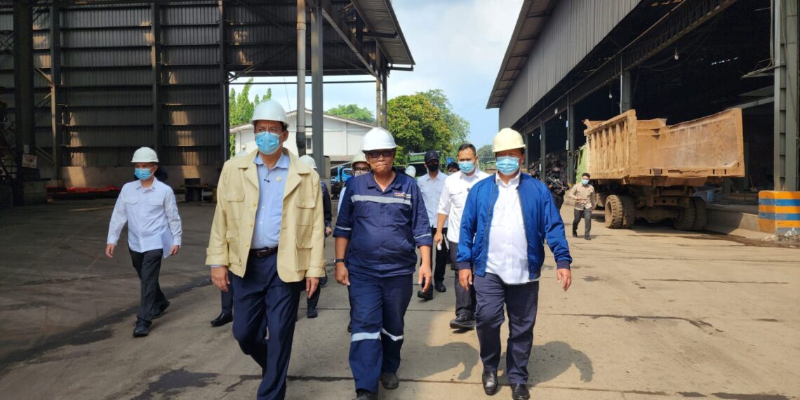 Menkeu Purbaya sidak pabrik baja.(Foto: Dok. Kemenkeu)