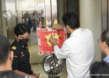 Menteri Keuangan (Menkeu) Purbaya Yudhi Sadewa secara resmi membuka kembali gerai Tiffany & Co. yang sebelumnya disegel oleh Direktorat Jenderal Bea dan Cukai terkait dugaan pelanggaran di bidang kepabeanan berupa impor barang.(Foto: Dok. Kemenkeu)