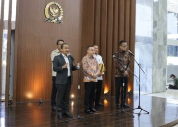 Menteri Energi dan Sumber Daya Mineral (ESDM) Bahlil Lahadalia menegaskan bahwa skema gross split hanya diterapkan pada sektor minyak dan gas bumi (migas), serta tidak akan diberlakukan pada sektor mineral dan batubara (minerba).(Foto: Humas ESDM)