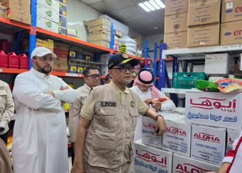 Menteri Haji dan Umrah Mochamad Irfan Yusuf sidak dapur catering Indonesia berharap produk Indonesia bisa mendominasi pasok bahan baku makanan.(Foto: Humas Kemenhaj)