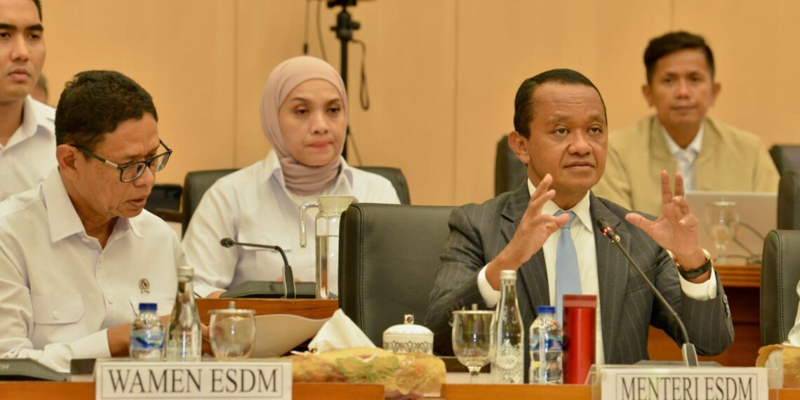 Menteri ESDM Bahlil Lahadalia dan Wamen ESDM Yuliot Tanjung saat Rapat Kerja Penetapan RKA-K/L dan RKP Tahun 2027 bersama Komisi XII DPR RI di Jakarta, Senin (15/6/2026).(Foto: Humas Kementerian ESDM)