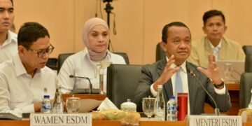 Menteri ESDM Bahlil Lahadalia dan Wamen ESDM Yuliot Tanjung saat Rapat Kerja Penetapan RKA-K/L dan RKP Tahun 2027 bersama Komisi XII DPR RI di Jakarta, Senin (15/6/2026).(Foto: Humas Kementerian ESDM)