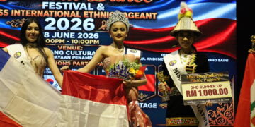 Alisya Ziliana, mahasiswi berusia 20 tahun asal Karawang meraih Miss International Ethnic Pageant 2026 di Sabah.(Foto: Dok. Kemlu)